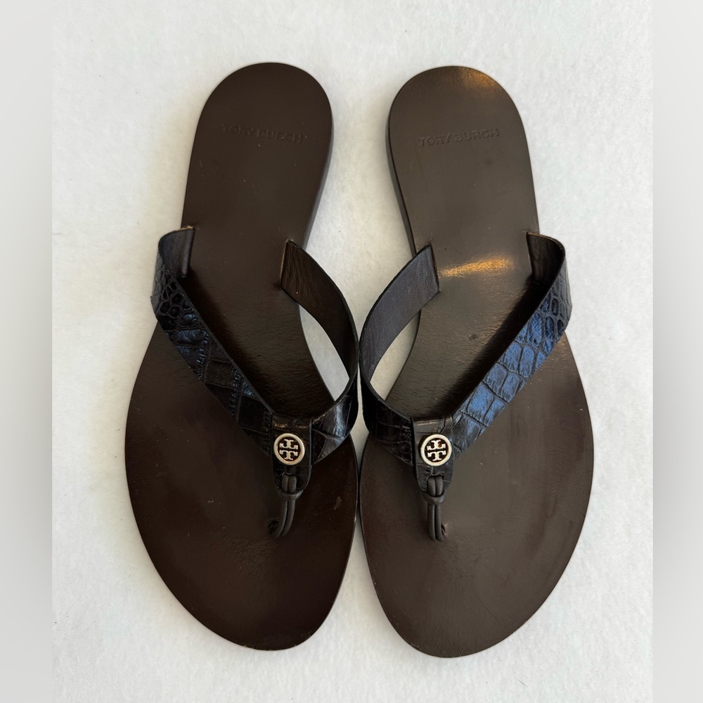 Tory Burch Manon Crocodile Embossed Leather Logo Thong Sandals Brown Size 8 EUC